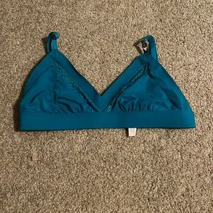VICTORIAS SECRET BRALETTE SIZE M